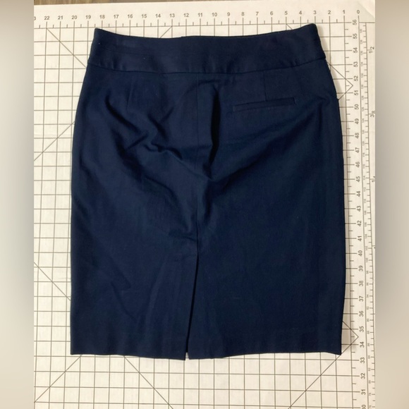Banana Republic Size 6 Stretch Skirt with Pockets - Picture 1 of 4